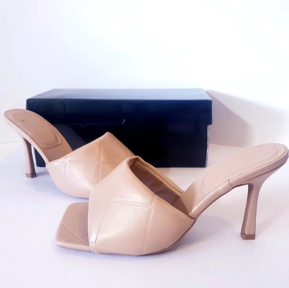 Nude Quilted Slip On Heels NIB - Picture 6 of 7